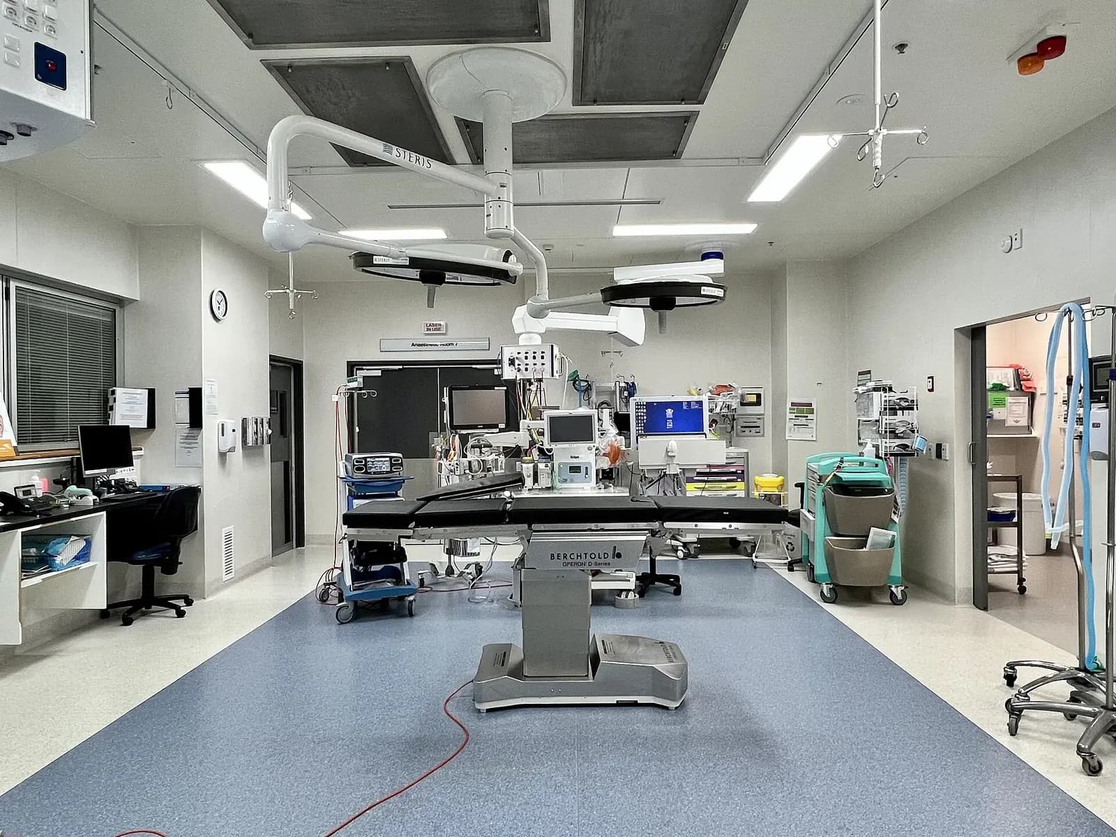 Intensive care unit bay with ventilator and patient monitoring equipment